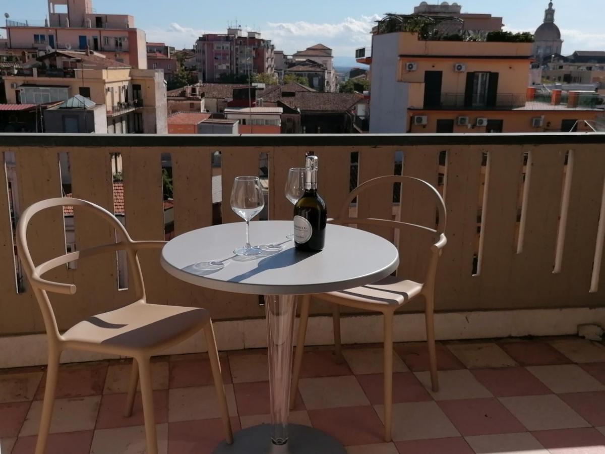 Inner City De Luxe Apartment Catania Bagian luar foto