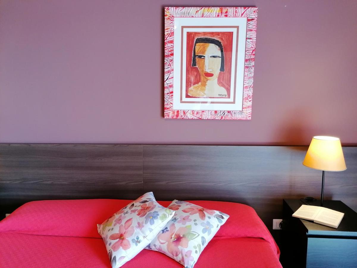 Inner City De Luxe Apartment Catania Bagian luar foto